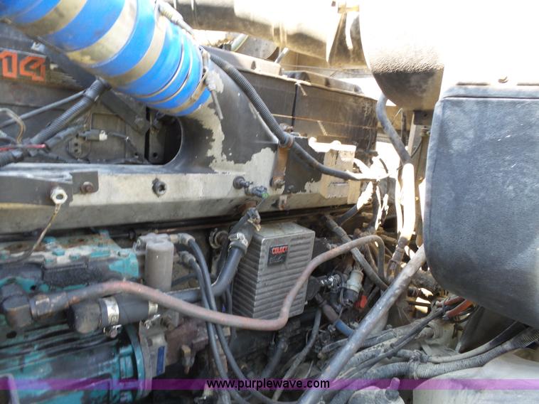 image for item K3475 1995 International 9400 semi truck