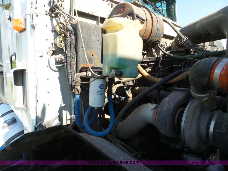 image for item K3475 1995 International 9400 semi truck