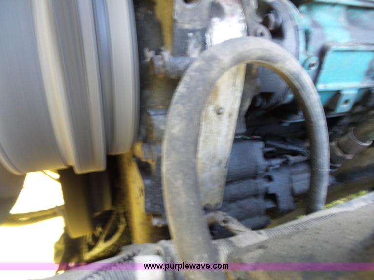 image for item K3475 1995 International 9400 semi truck