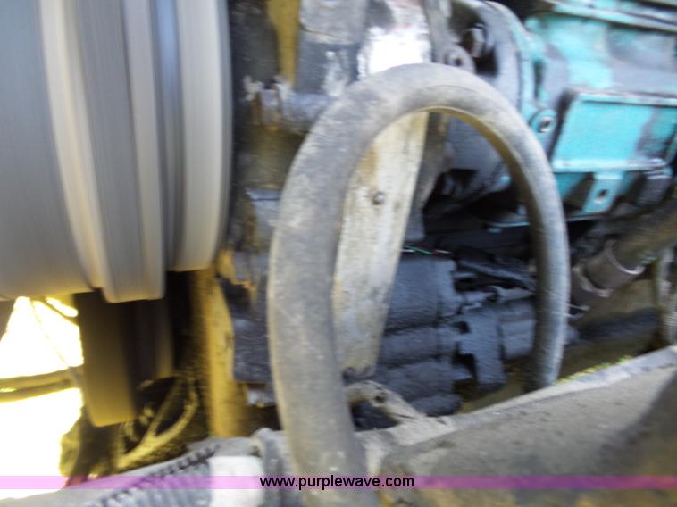 image for item K3475 1995 International 9400 semi truck