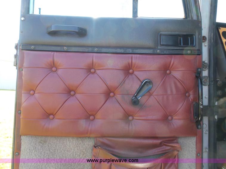 image for item K3475 1995 International 9400 semi truck