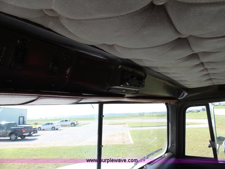 image for item K3475 1995 International 9400 semi truck