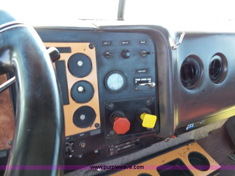 image for item K3475 1995 International 9400 semi truck