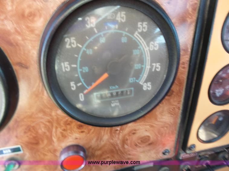 image for item K3475 1995 International 9400 semi truck