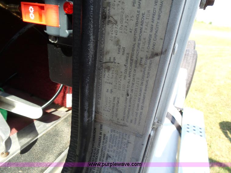 image for item K3475 1995 International 9400 semi truck