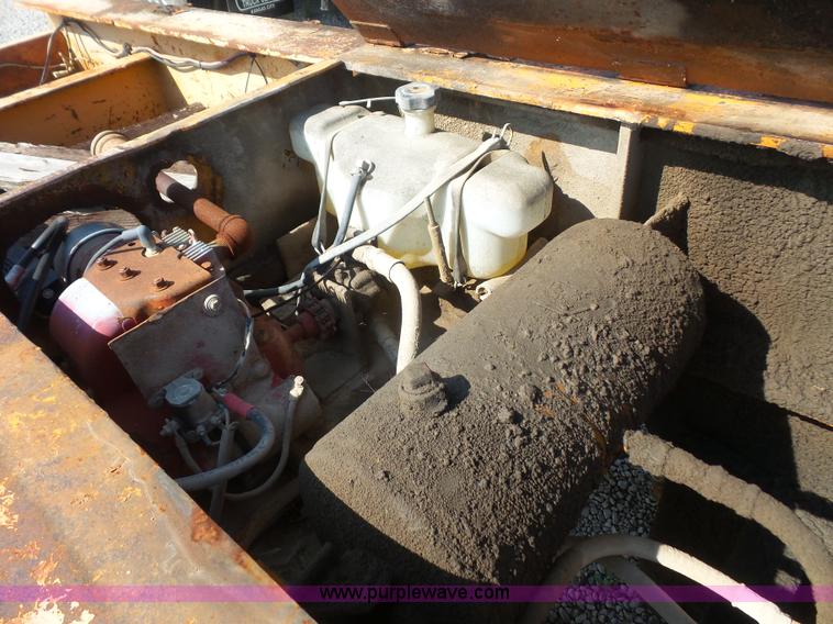 image for item K3596 1982 Eager Beaver lowboy equipment trailer