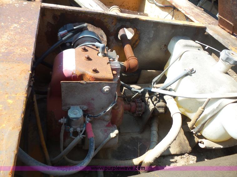 image for item K3596 1982 Eager Beaver lowboy equipment trailer