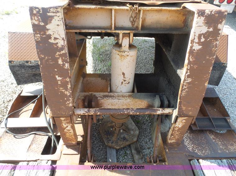 image for item K3596 1982 Eager Beaver lowboy equipment trailer