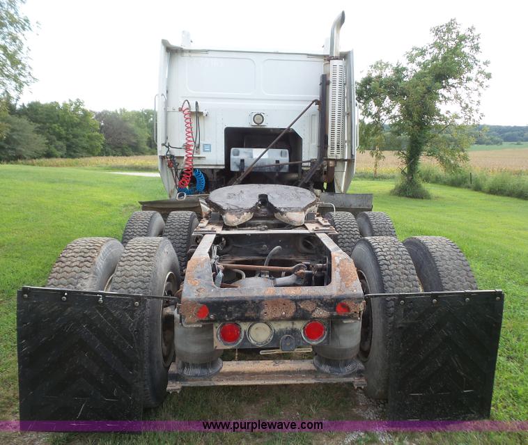 image for item K3607 1993 Volvo WHL semi truck