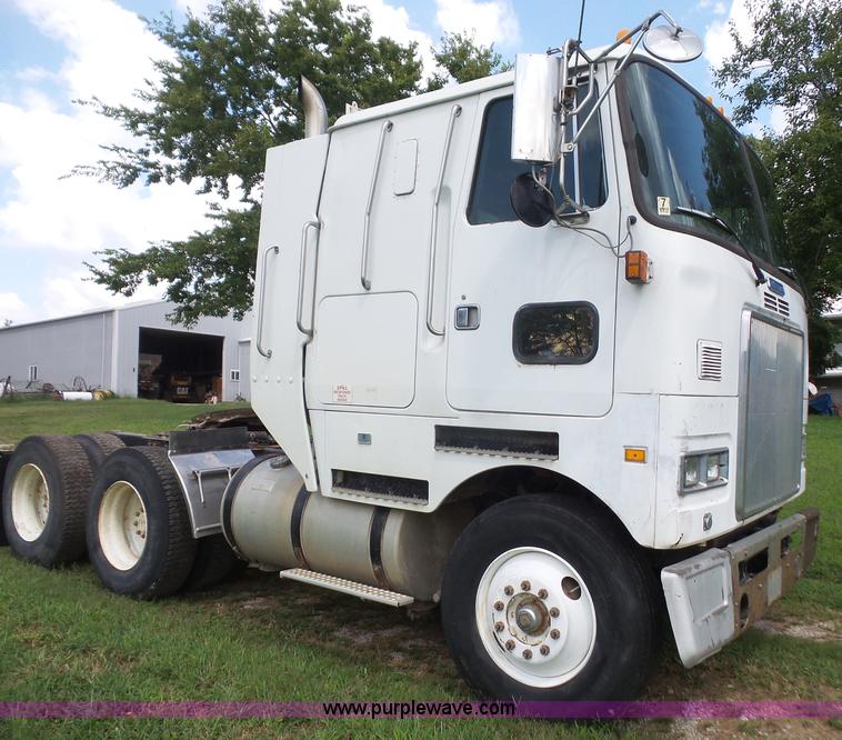 image for item K3607 1993 Volvo WHL semi truck