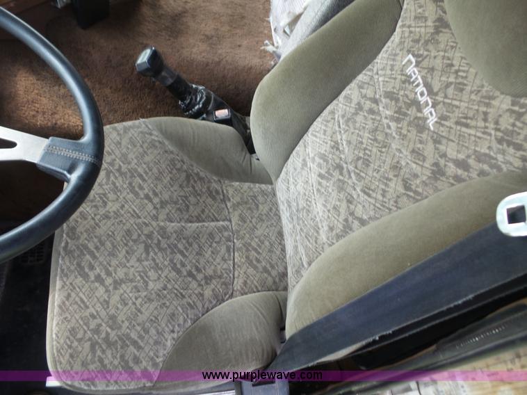 image for item K3607 1993 Volvo WHL semi truck