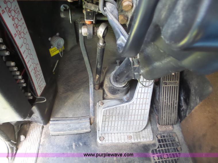 image for item K3607 1993 Volvo WHL semi truck