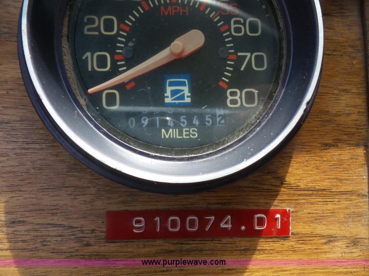 image for item K3607 1993 Volvo WHL semi truck