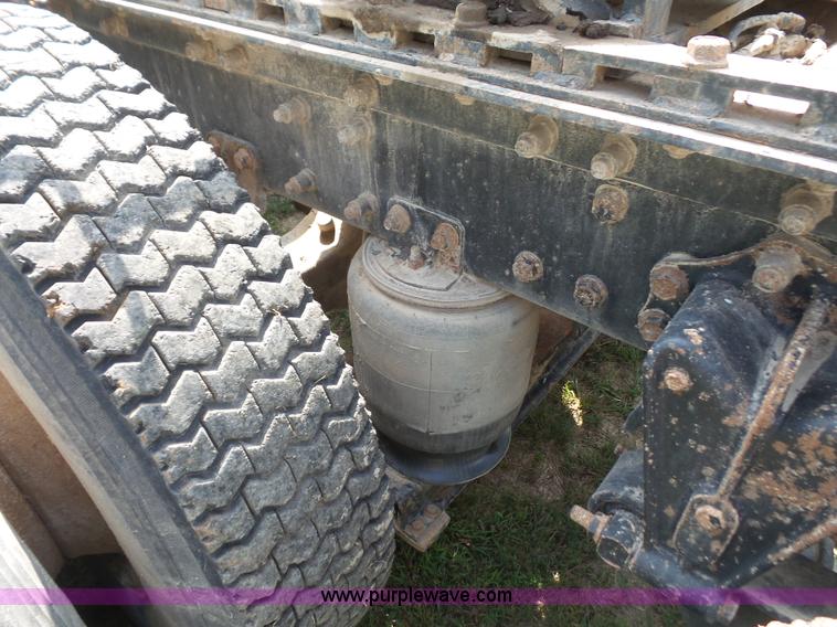 image for item K3607 1993 Volvo WHL semi truck