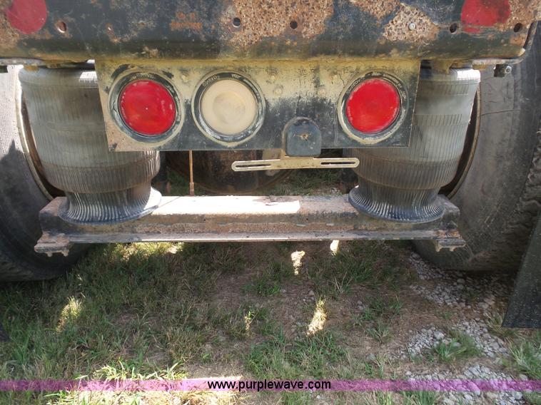 image for item K3607 1993 Volvo WHL semi truck