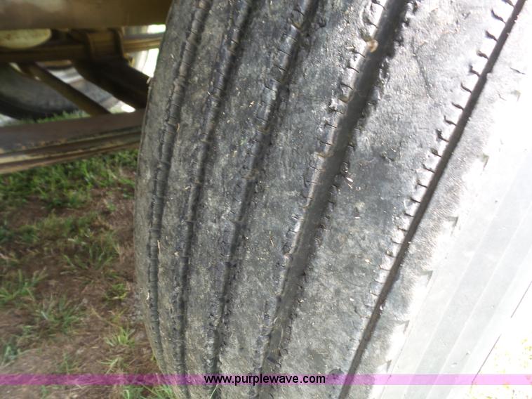 image for item K3607 1993 Volvo WHL semi truck