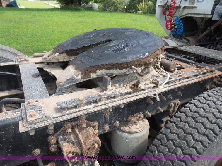 image for item K3607 1993 Volvo WHL semi truck