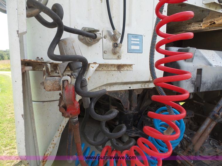 image for item K3607 1993 Volvo WHL semi truck