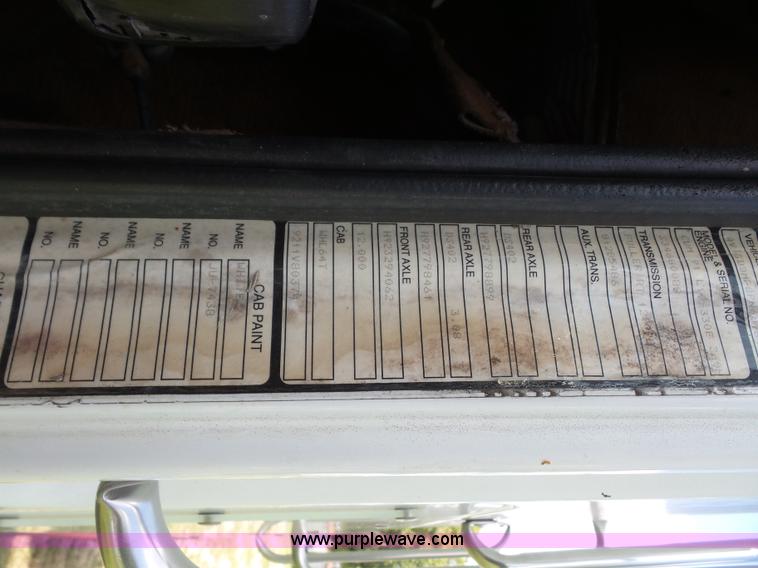 image for item K3607 1993 Volvo WHL semi truck