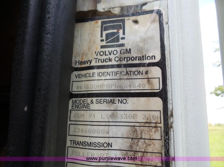 image for item K3607 1993 Volvo WHL semi truck