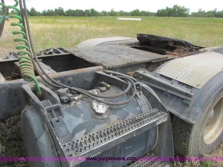 image for item K4117 1997 Peterbilt 379 semi truck