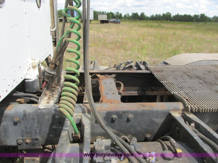 image for item K4117 1997 Peterbilt 379 semi truck