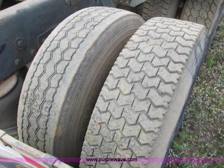 image for item K4117 1997 Peterbilt 379 semi truck