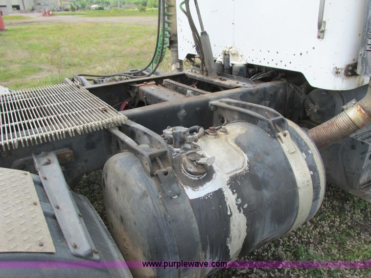 image for item K4117 1997 Peterbilt 379 semi truck