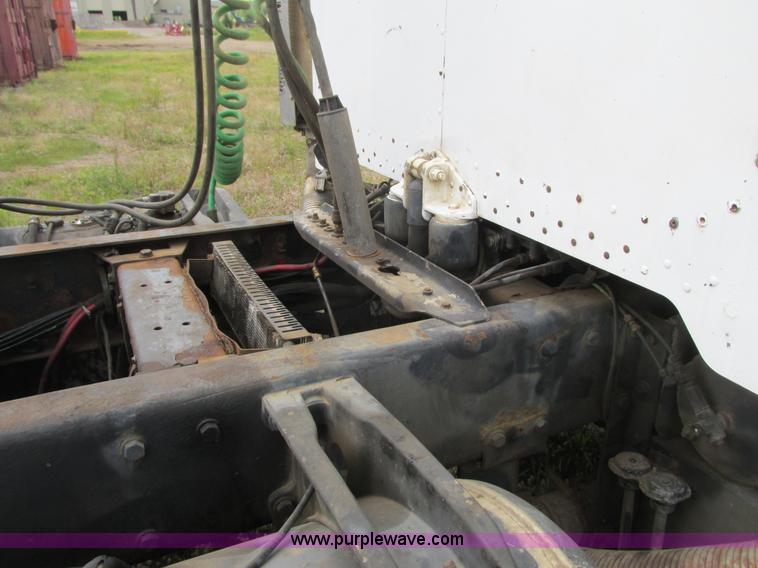 image for item K4117 1997 Peterbilt 379 semi truck