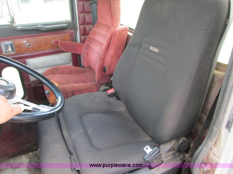 image for item K4117 1997 Peterbilt 379 semi truck