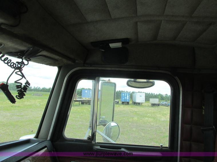 image for item K4117 1997 Peterbilt 379 semi truck