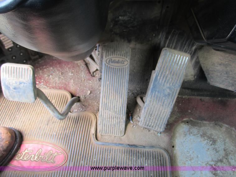 image for item K4117 1997 Peterbilt 379 semi truck