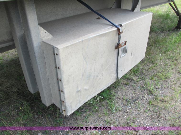 image for item K4122 1995 Ravens flatbed trailer