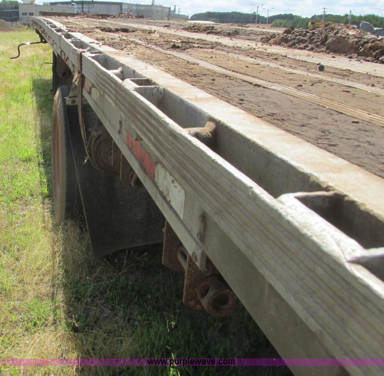 image for item K4123 1990 Reinke flatbed trailer