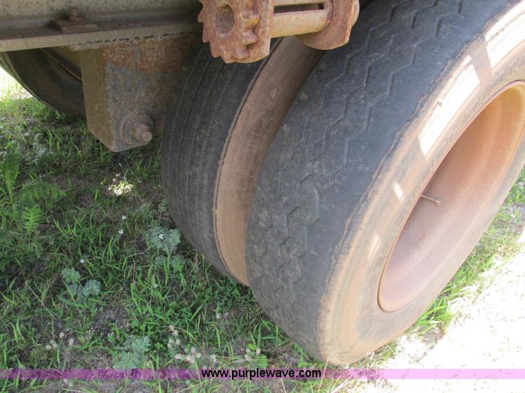 image for item K4123 1990 Reinke flatbed trailer