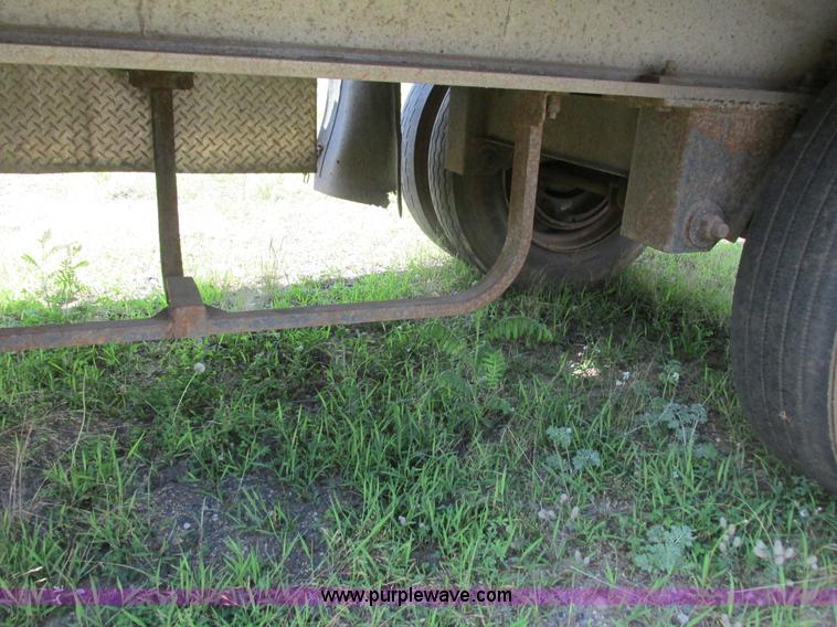 image for item K4123 1990 Reinke flatbed trailer