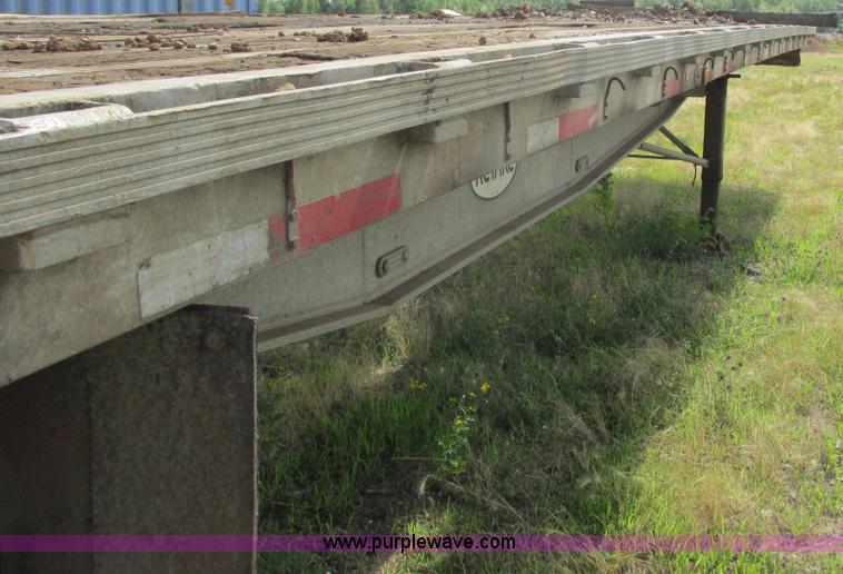 image for item K4123 1990 Reinke flatbed trailer