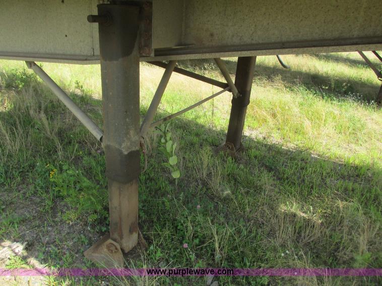 image for item K4123 1990 Reinke flatbed trailer