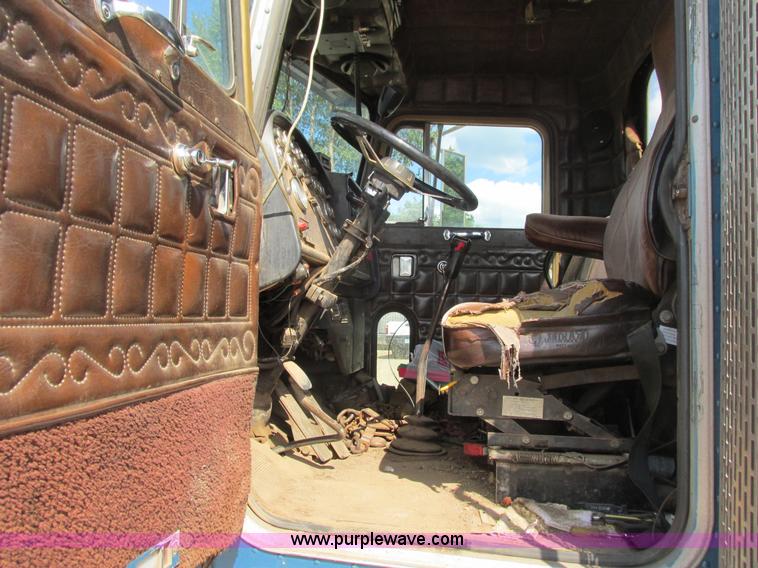 image for item K4127 1978 Peterbilt 359 semi truck