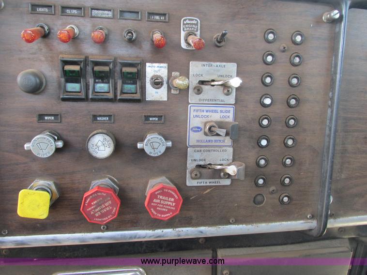 image for item K4127 1978 Peterbilt 359 semi truck