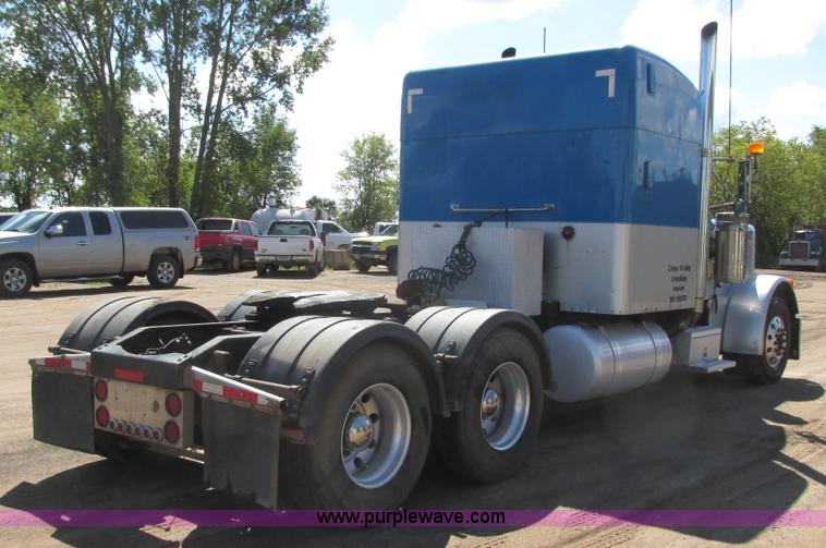 image for item K4157 2000 Peterbilt 379 semi truck