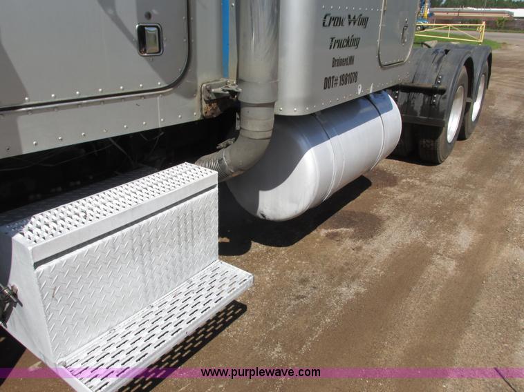 image for item K4157 2000 Peterbilt 379 semi truck