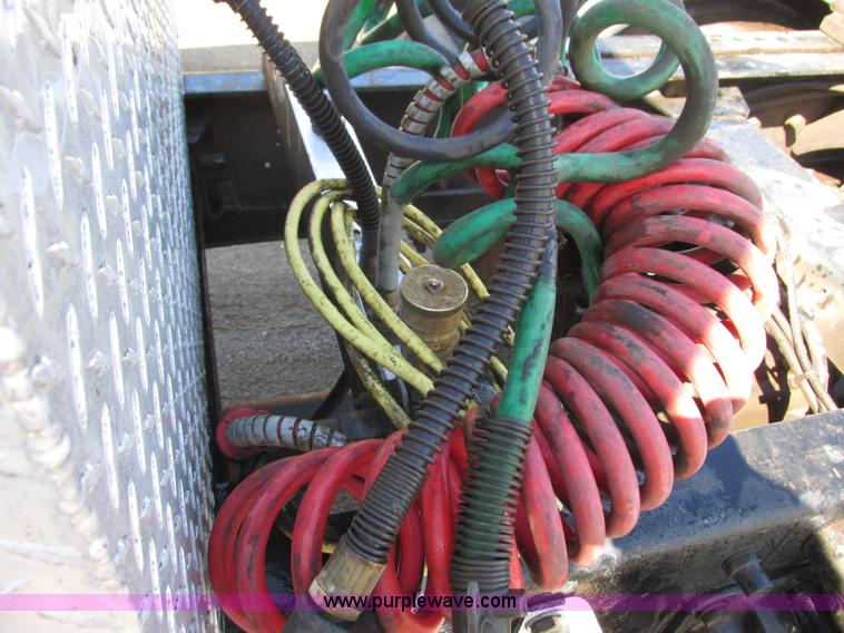 image for item K4157 2000 Peterbilt 379 semi truck