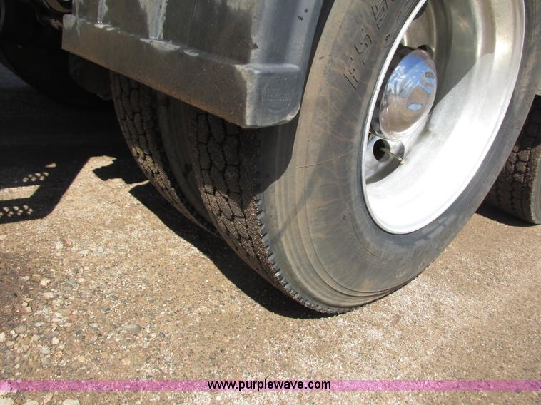 image for item K4157 2000 Peterbilt 379 semi truck