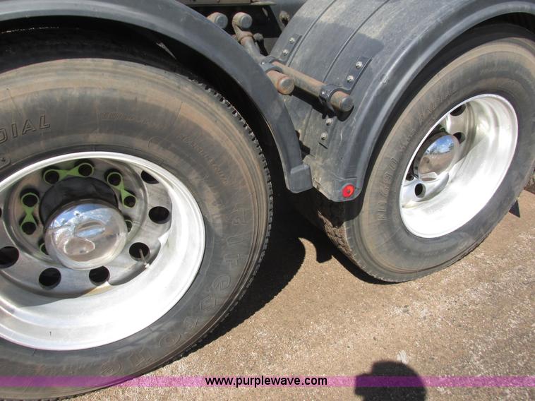 image for item K4157 2000 Peterbilt 379 semi truck