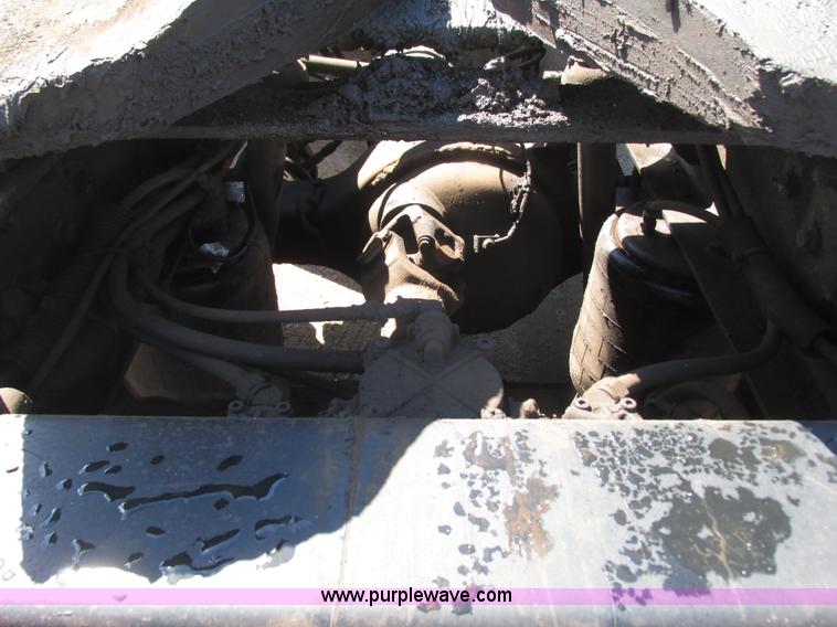 image for item K4157 2000 Peterbilt 379 semi truck