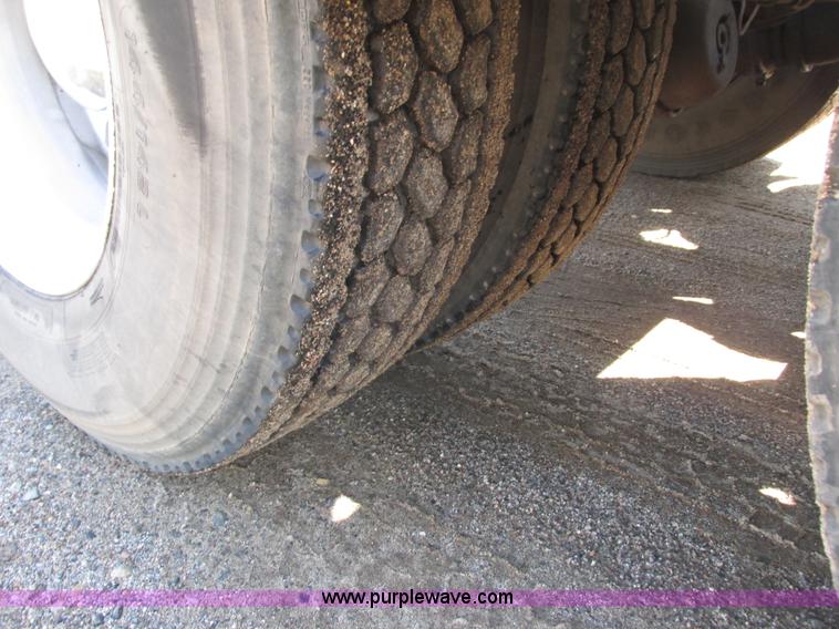 image for item K4157 2000 Peterbilt 379 semi truck