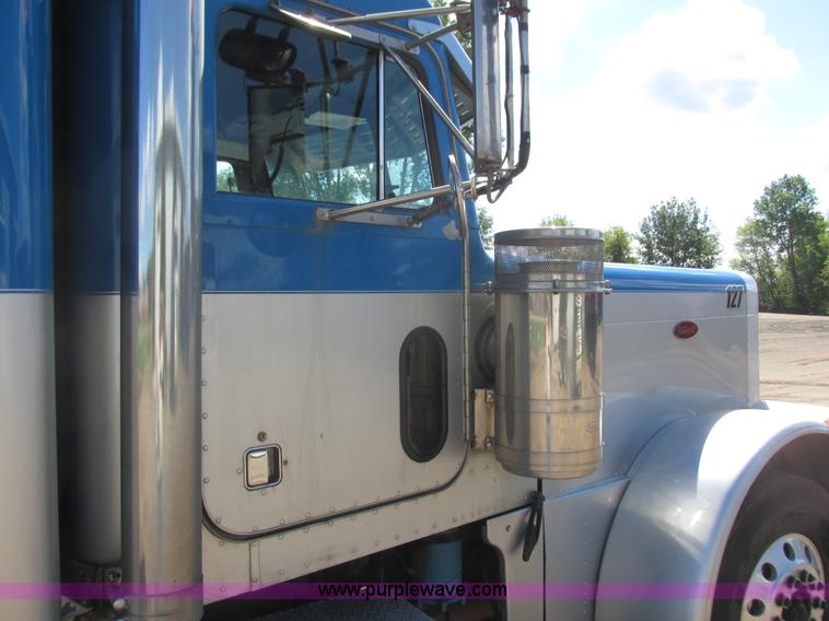 image for item K4157 2000 Peterbilt 379 semi truck