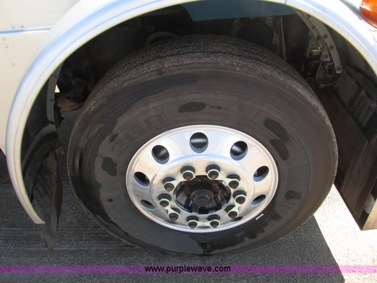 image for item K4157 2000 Peterbilt 379 semi truck