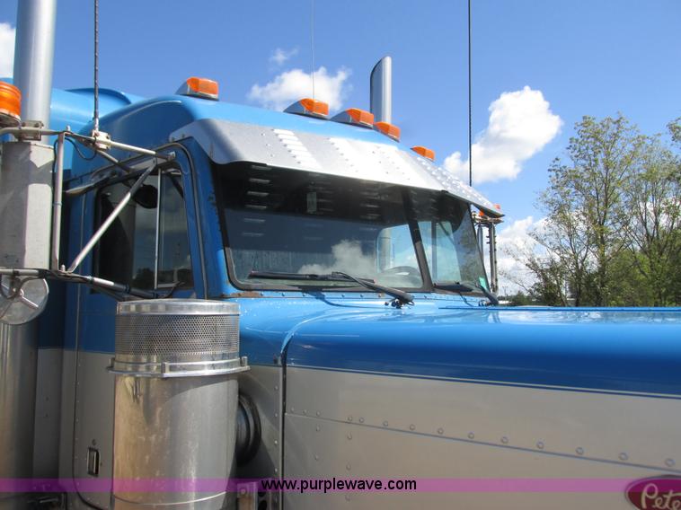 image for item K4157 2000 Peterbilt 379 semi truck